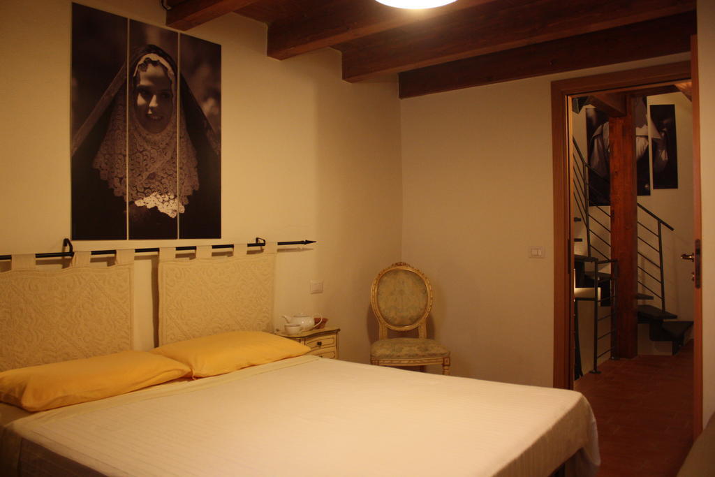 Il Lupo Rosso Bed & Breakfast Santu Lussurgiu Room photo